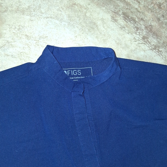 FIGS RAFAELA SCRUB TOP Navy Blue Shirt XS - Picture 3 of 4